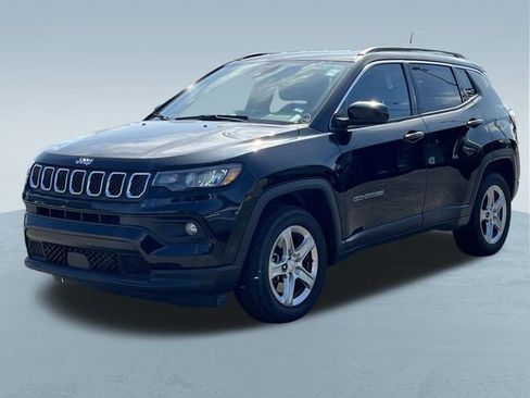 Used 2024 Jeep Compass Latitude image 3
