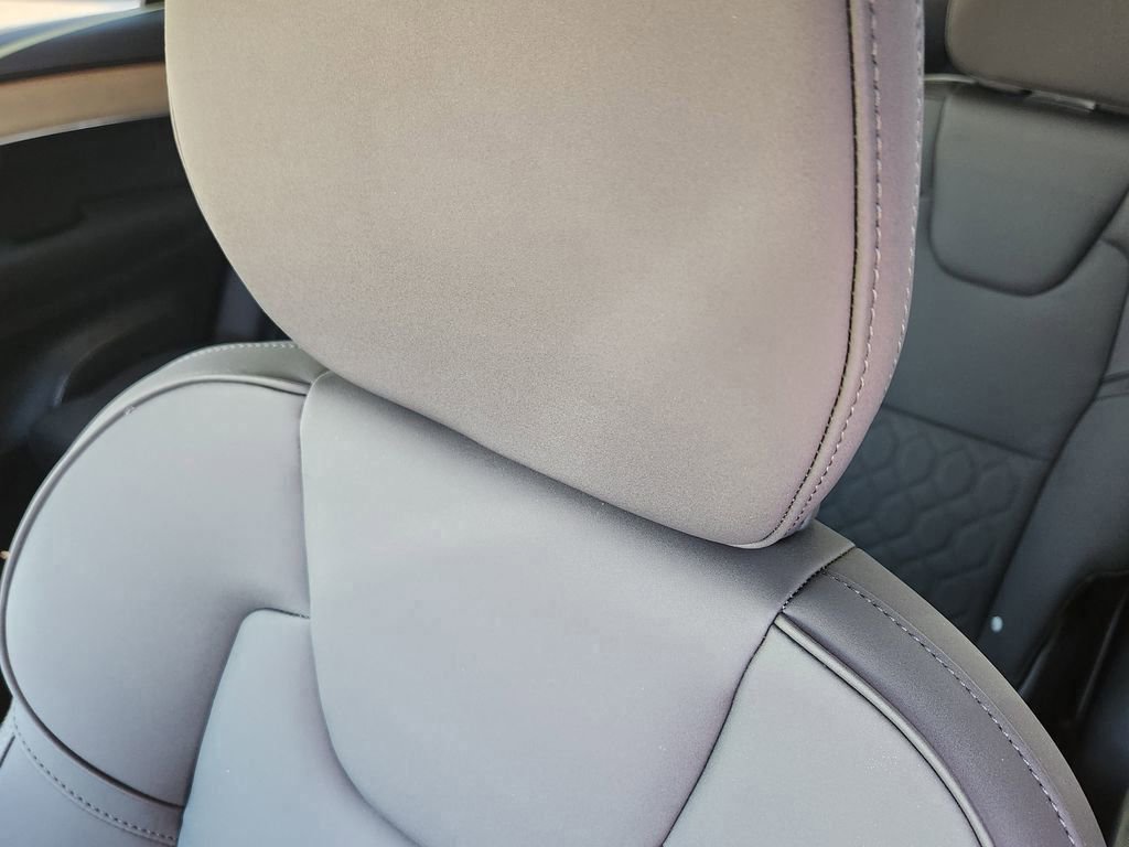 New 2026 Volvo XC90 T8 Plus w/ Protection Package Premier AWD/4WD image 6