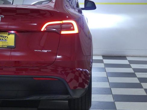 Used 2021 Tesla Model Y Long Range image 29