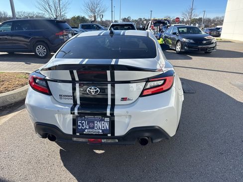 Used 2024 Toyota GR86 Premium image 6