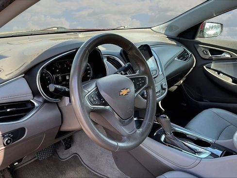 Used 2018 Chevrolet Malibu LT w/ Leather Package image 18