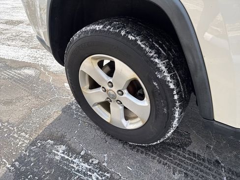 Used 2011 Jeep Grand Cherokee Laredo image 13