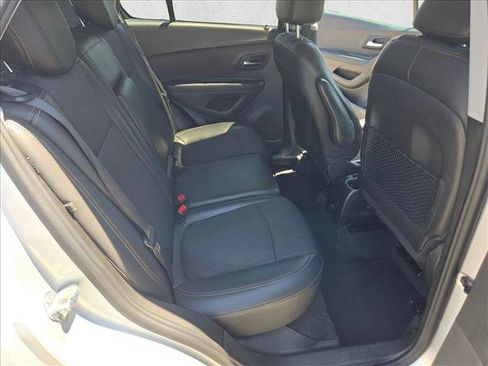 Used 2020 Chevrolet Trax LT w/ Redline Edition FWD image 19