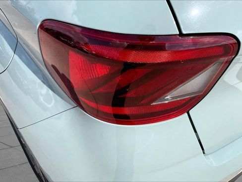 Used 2025 Hyundai Venue SEL FWD image 27