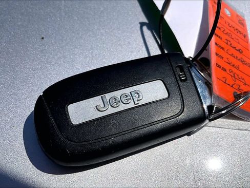 Used 2024 Jeep Compass Latitude AWD/4WD image 12