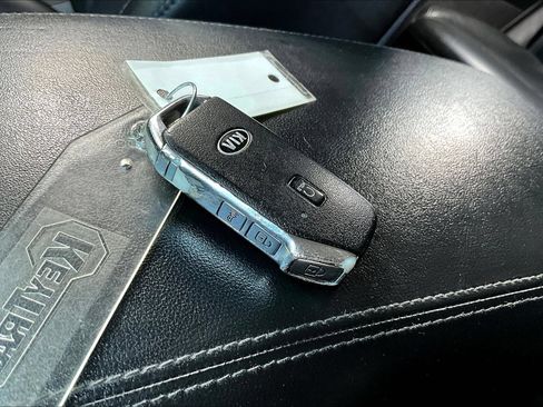 Used 2021 Kia Sorento S FWD image 38