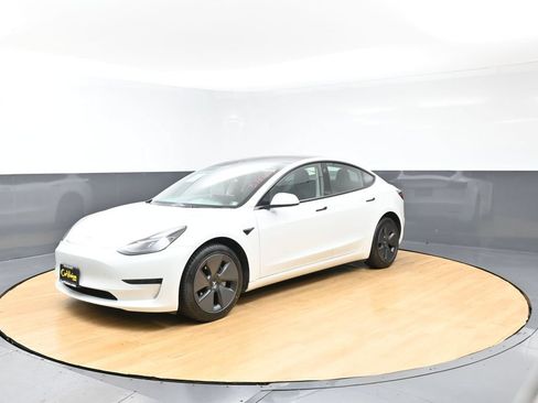 Used 2023 Tesla Model 3 Standard Range RWD image 4
