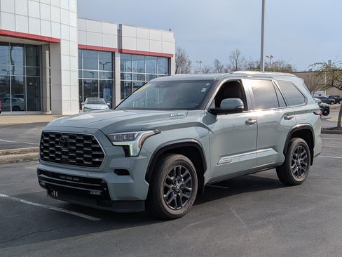 Used 2025 Toyota Sequoia Platinum w/ Tow Technology Package AWD/4WD image 4