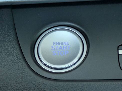 Used 2025 Hyundai Elantra SEL image 34