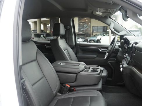 Used 2025 GMC Sierra 1500 SLT image 16