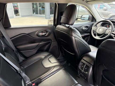 Used 2019 Jeep Cherokee Trailhawk w/ Cold Weather Group AWD/4WD image 43