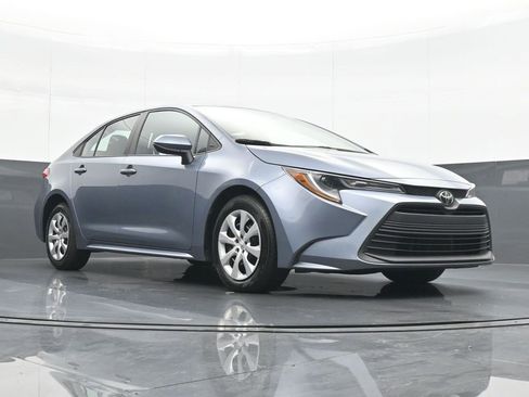Used 2023 Toyota Corolla LE image 24