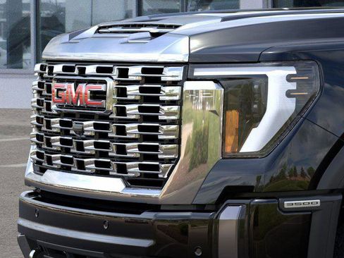 New 2026 GMC Sierra 3500 Denali w/ Denali Reserve Package image 14