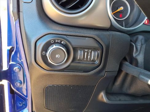 Used 2018 Jeep Wrangler Unlimited Sport image 17