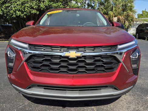 Used 2025 Chevrolet Trax LT w/ LT Convenience Package FWD image 8