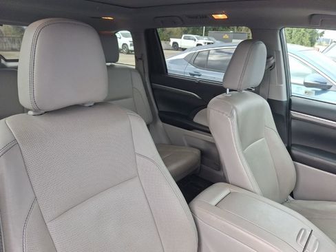 Used 2019 Toyota Highlander Limited Platinum AWD/4WD image 14
