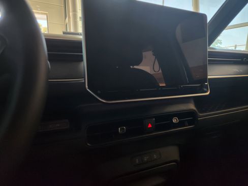 New 2025 Volkswagen ID. Buzz Pro S image 9