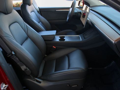 Used 2024 Tesla Model Y Long Range image 19