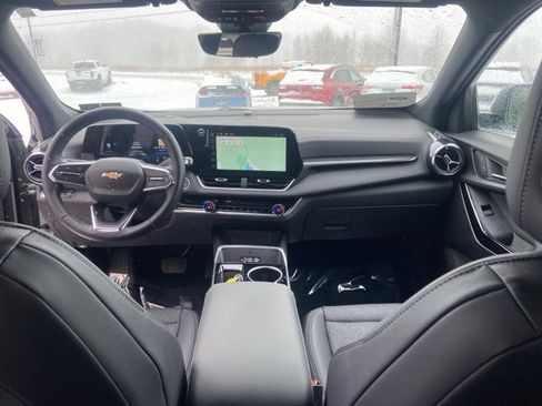 Used 2025 Chevrolet Equinox LT w/ Convenience Package II image 26