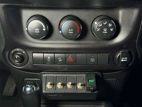 Used 2015 Jeep Wrangler Rubicon w/ Power Convenience Group AWD/4WD image 28