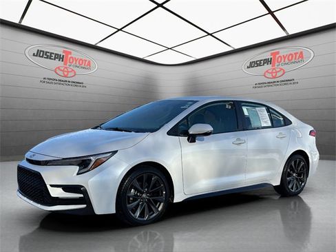 Certified 2025 Toyota Corolla SE image 1