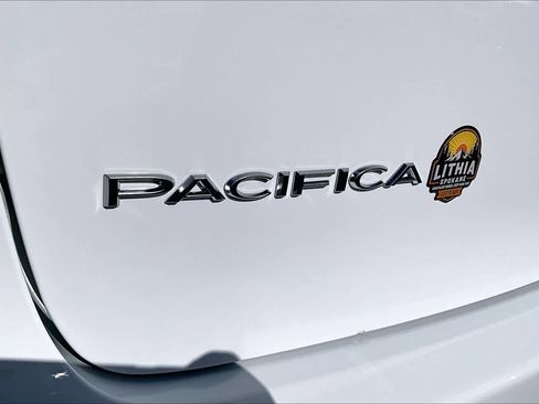 New 2026 Chrysler Pacifica Pinnacle AWD/4WD image 7