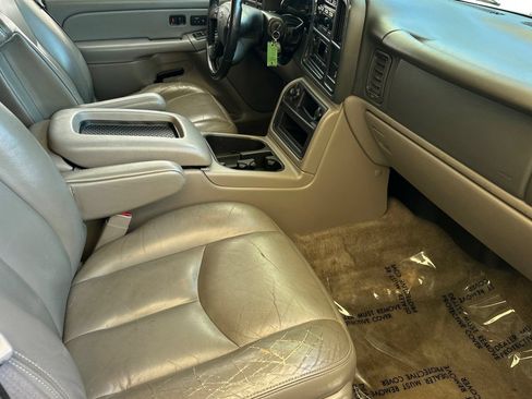 Used 2005 Chevrolet Tahoe LT w/ LT Preferred Equipment Group AWD/4WD image 18