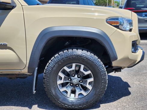 Used 2019 Toyota Tacoma TRD Off-Road AWD/4WD image 29