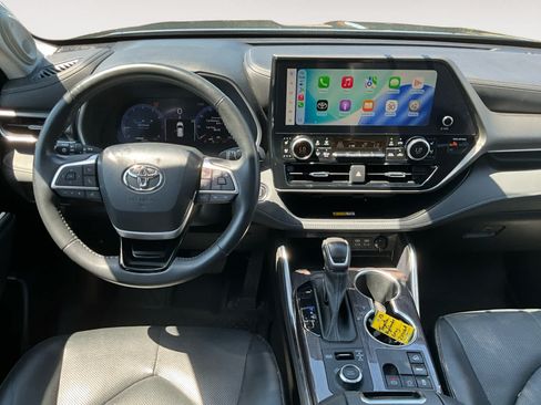 Used 2023 Toyota Highlander Limited AWD/4WD image 10