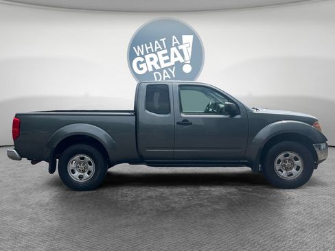 Used 2007 Nissan Frontier SE w/ Power Pkg AWD/4WD image 2