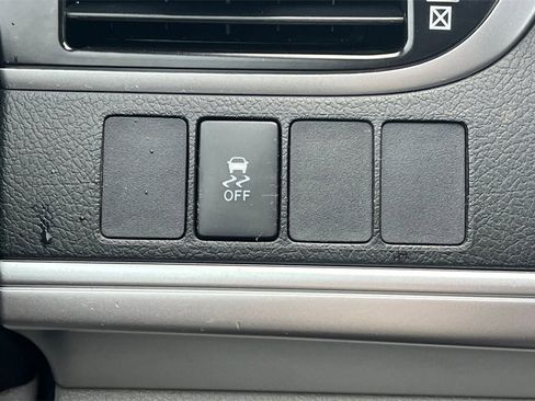 Used 2013 Toyota Camry LE image 27