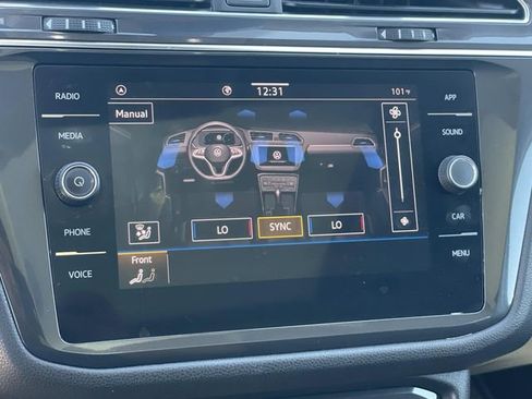 Used 2022 Volkswagen Tiguan SE w/ Panoramic Sunroof Package image 13