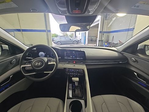 New 2026 Hyundai Elantra Limited FWD image 31