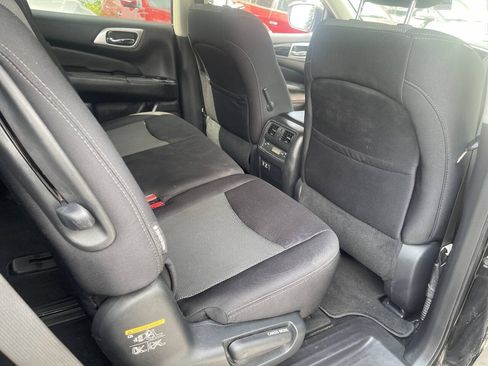 Used 2019 Nissan Pathfinder S AWD/4WD image 23