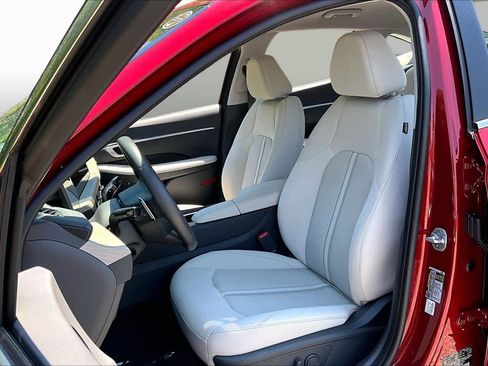 Used 2025 Hyundai Sonata SEL FWD image 8