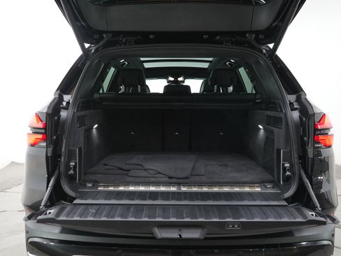 Used 2025 BMW X5 xDrive50e AWD/4WD image 18
