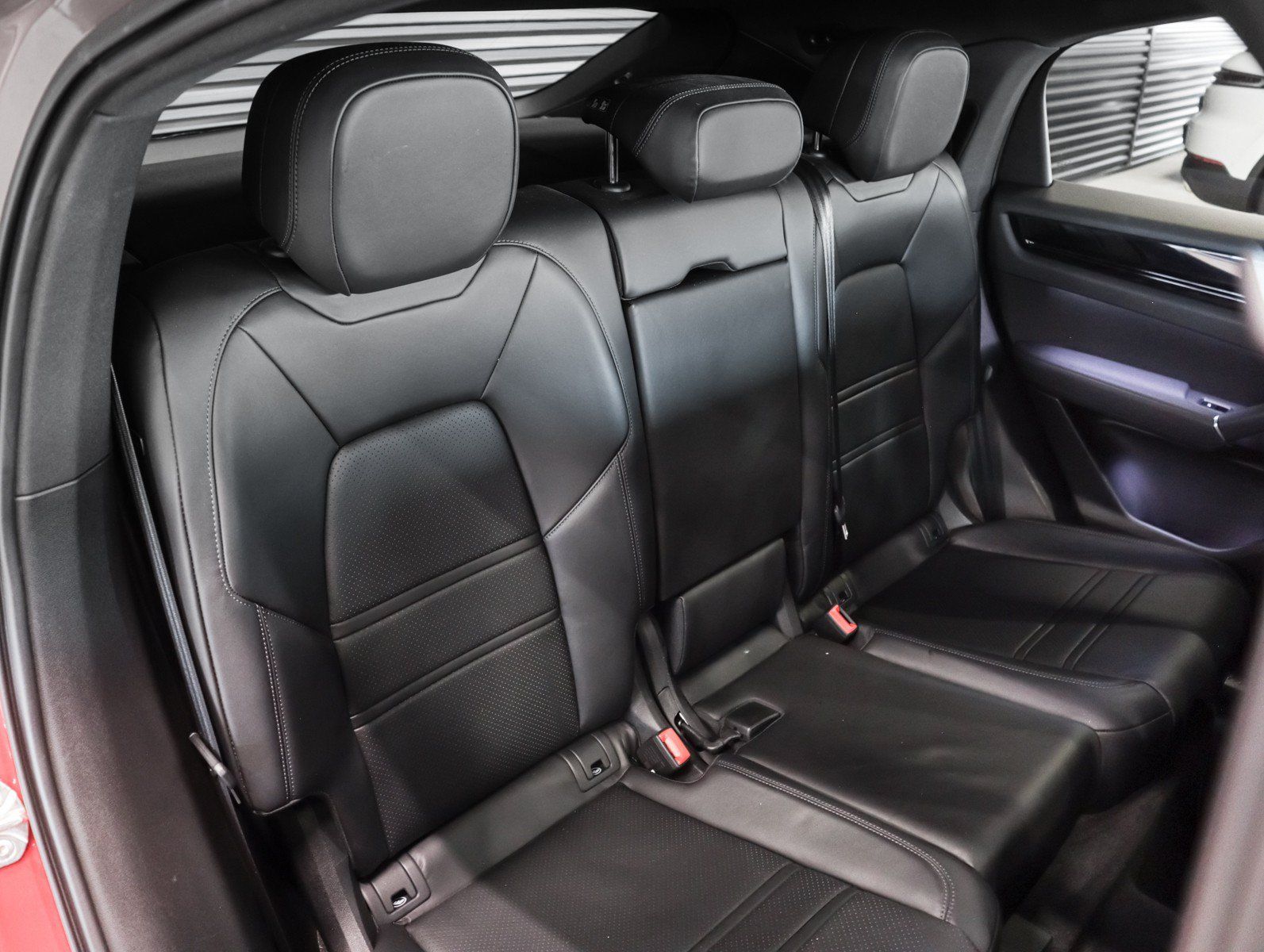 Certified 2023 Porsche Cayenne Coupe AWD/4WD image 6