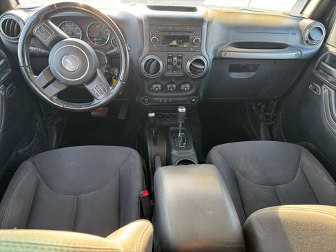 Used 2018 Jeep Wrangler Unlimited Sport S image 13