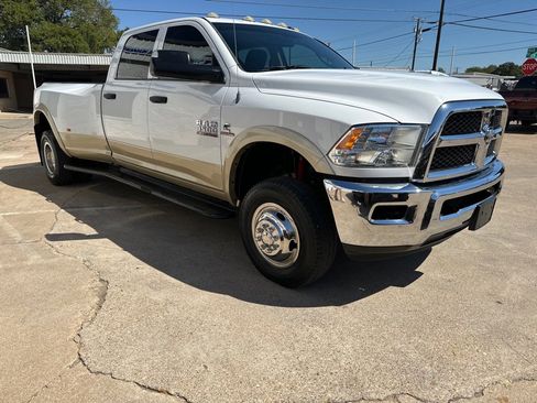 Used 2014 RAM 3500 Tradesman w/ Chrome Appearance Group image 4