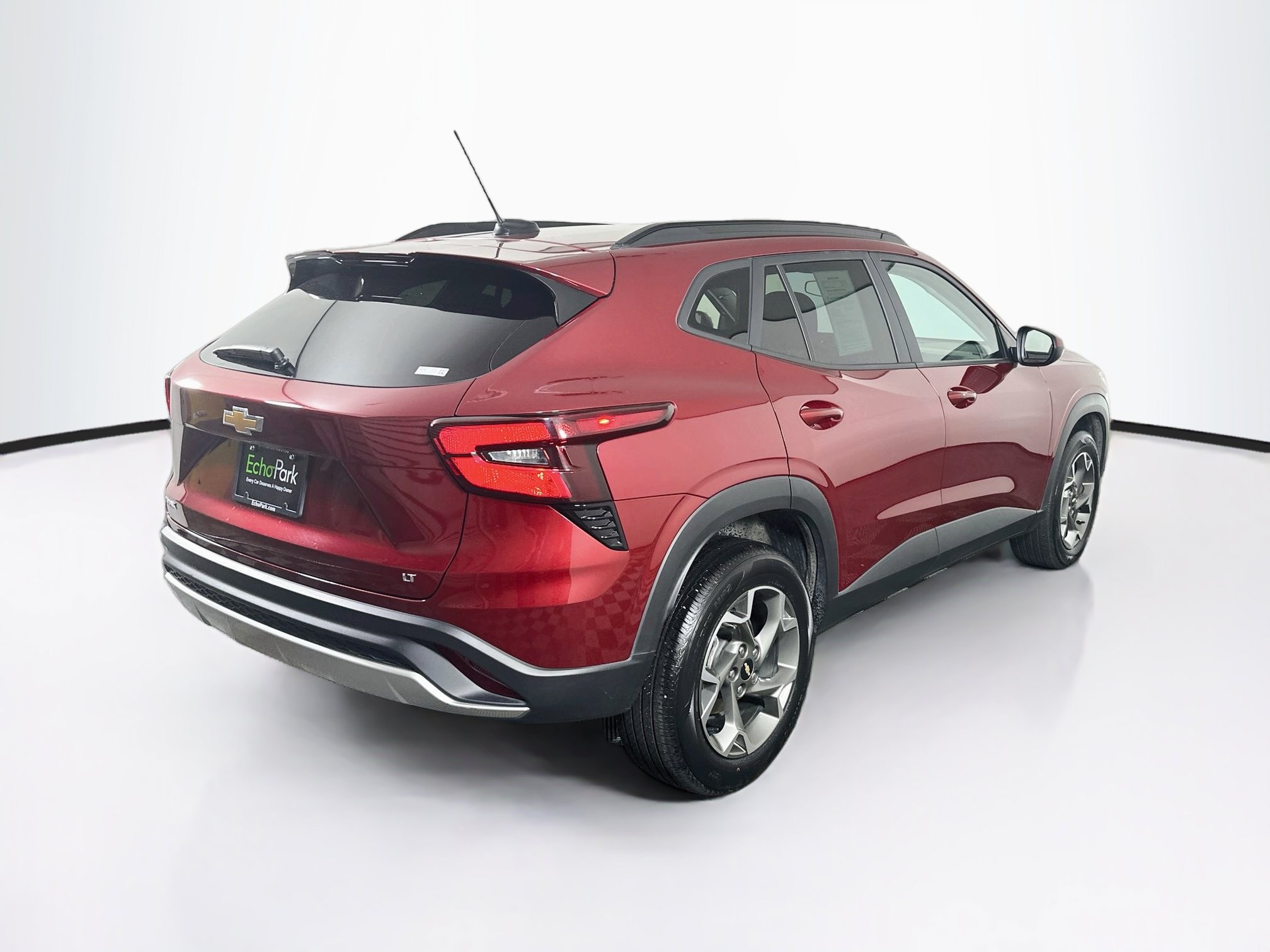 Used 2025 Chevrolet Trax LT w/ LT Convenience Package FWD image 9