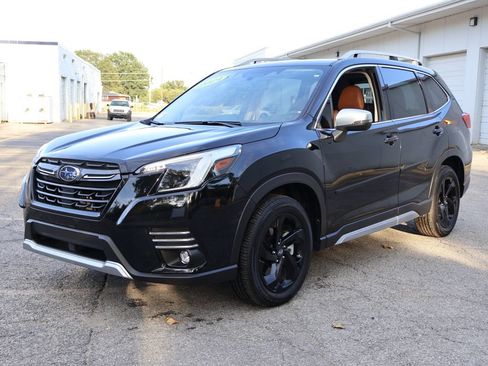 Used 2024 Subaru Forester Touring AWD/4WD image 3