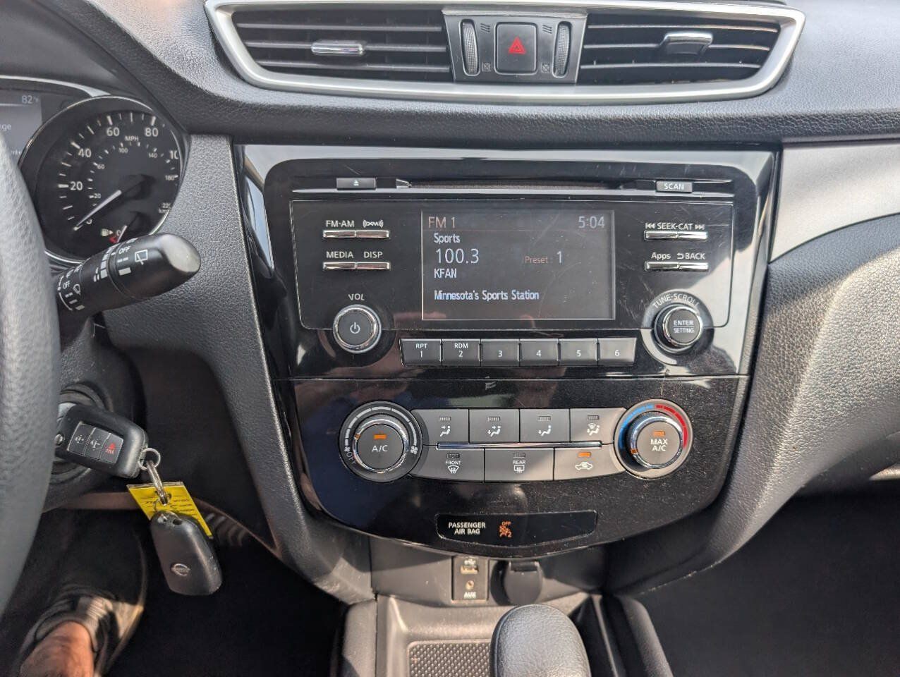Used 2015 Nissan Rogue S FWD image 16