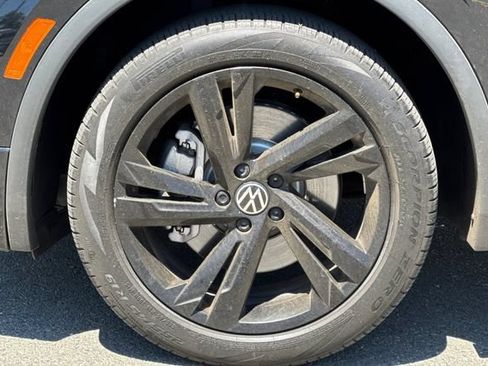 Used 2023 Volkswagen Tiguan SE R-Line AWD/4WD image 25
