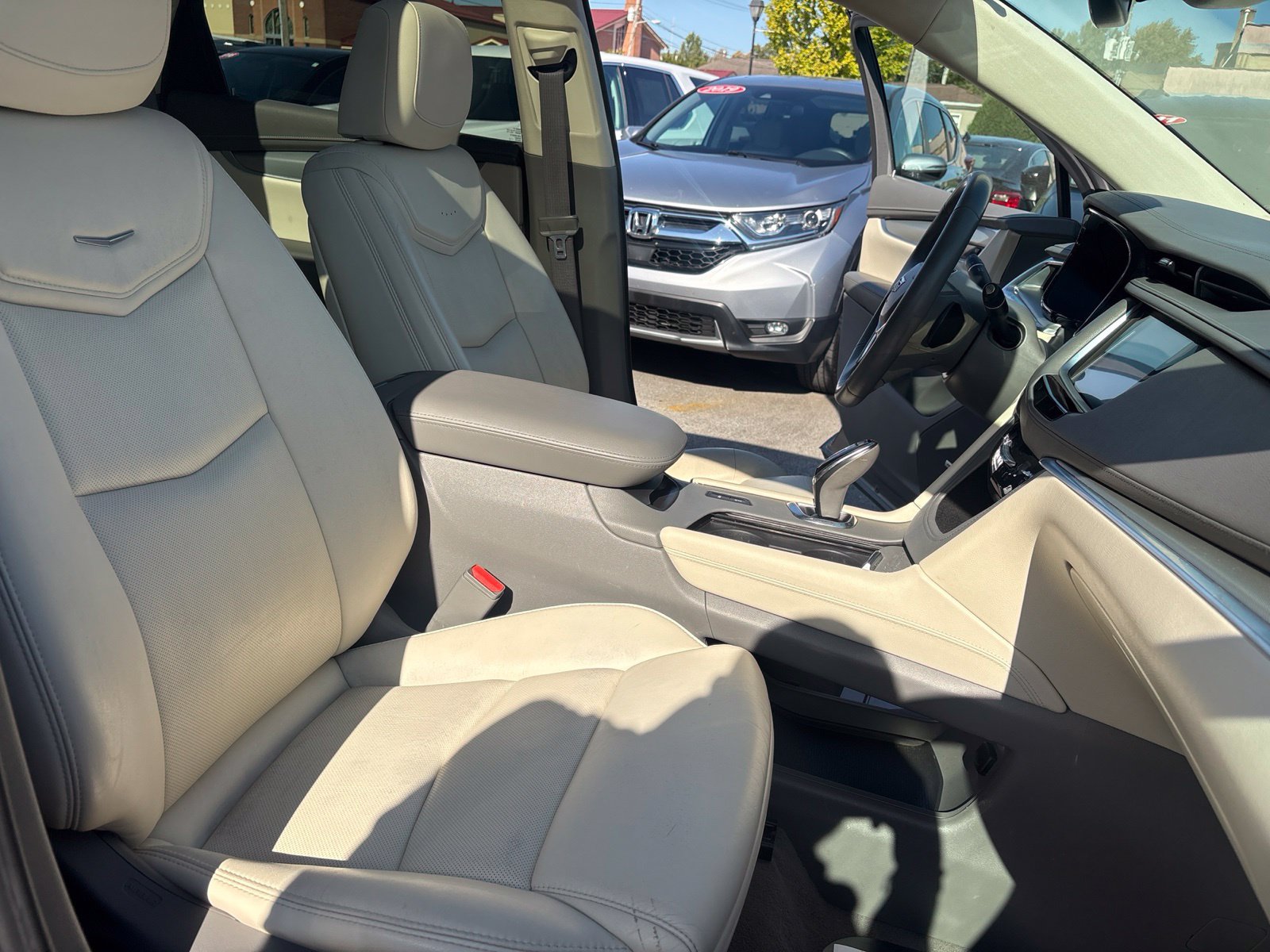 Used 2017 Cadillac XT5 Premium Luxury FWD image 23