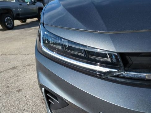 Used 2025 Volkswagen Jetta SE image 10