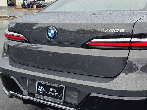Used 2025 BMW 750e xDrive w/ Executive Package AWD/4WD image 13
