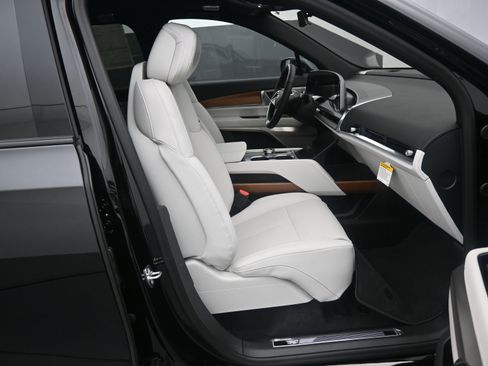 New 2026 Cadillac Vistiq Luxury w/ LPO, Floor Liner Package image 13