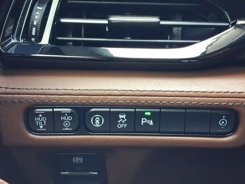 Used 2023 Acura MDX SH-AWD w/ Advance Package image 30