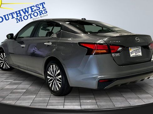 Used 2025 Nissan Altima 2.5 SV FWD image 5