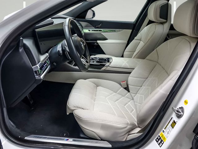 Used 2023 BMW 760i xDrive AWD/4WD image 8